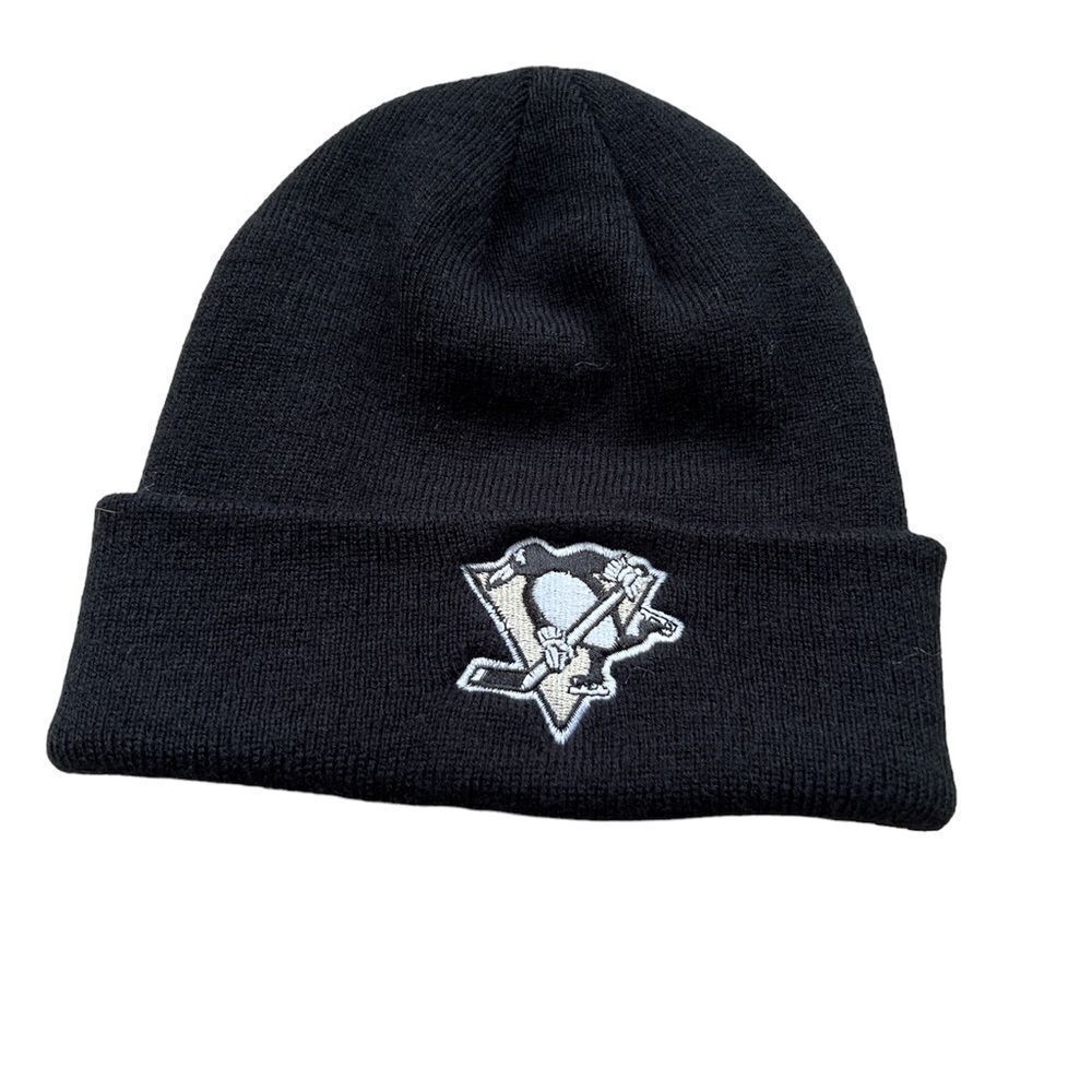 Pittsburgh Penquins NHL black youth hat.
